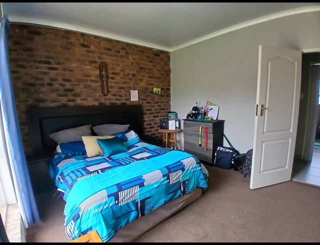 4 BEDROOM FREESTANDING FOR SALE IN SUNAIR PARK